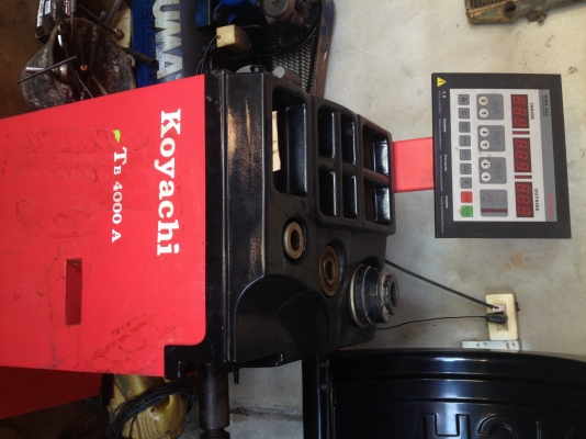 ขายเครื่องถ่วงล้อ สภาพใช้งานไม่กี่ครั้ง