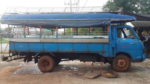 รถหกล้อ isuzu 100 แรง ฝาดำ เครื่องดี คันชีสวย รถหกล้อ isuzu 100 แรง ฝาดำ เครื่องดี คันชีสวย