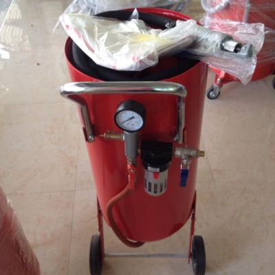 เครื่องยิงทรายระบบแรงดัน ของใหม่ ใช้กับทรายละเอียดก่อสร้างได้ ต่อลมเข้าอย่างเดียว เครื่องก็สามารถทำงานได้ทันที ไม่ยุ่งยาก เครื่องยิงทรายระบบแรงดัน ของใหม่ ใช้กับทรายละเอียดก่อสร้างได้ ต่อลมเข้าอย่างเดียว เครื่องก็สามารถทำงานได้ทันที ไม่ยุ่งยาก