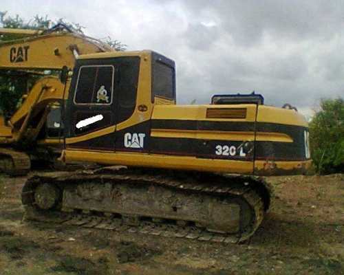 ขาย CAT 320V2 สภาพสวยพร้อมใช้ ราคาต่อรองได้ ติดต่อได้ที่คุณ อ๊อฟ พิจิตร 086-737-9991