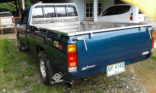 ขาย NISSAN BIG M สภาพดี สีสวย กระบะแสตนเลสอย่างหนา เครื่องดี เจ้าของขายเองครับ