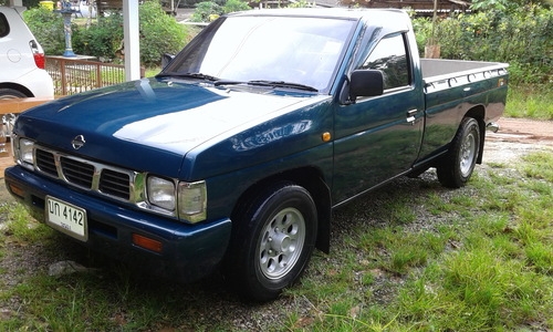 ขาย NISSAN BIG M สภาพดี สีสวย กระบะแสตนเลสอย่างหนา เครื่องดี เจ้าของขายเองครับ