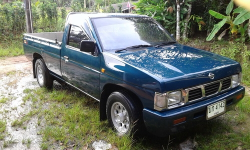 ขาย NISSAN BIG M สภาพดี สีสวย กระบะแสตนเลสอย่างหนา เครื่องดี เจ้าของขายเองครับ