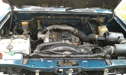 ขาย NISSAN BIG M สภาพดี สีสวย กระบะแสตนเลสอย่างหนา เครื่องดี เจ้าของขายเองครับ