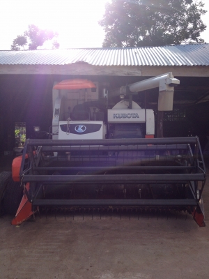 ต้องการขายรถเกี่ยวข้าว คูโบต้า 95