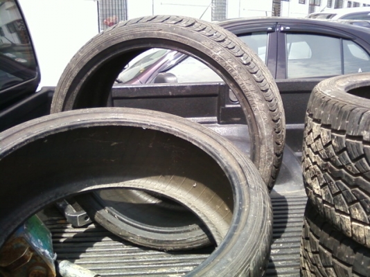 ขายยางขอบ 22  เบอร์ 265/35 R22 สำหรับแต่งใส่แม็ก สภาพเยี่ยมปี 2012 จำนวน 4 เส้น ขายเส้นละ 800 บาท