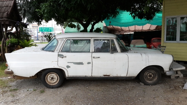 Benz w110 หางปลา ของครบๆ วิ่งไม่ได้