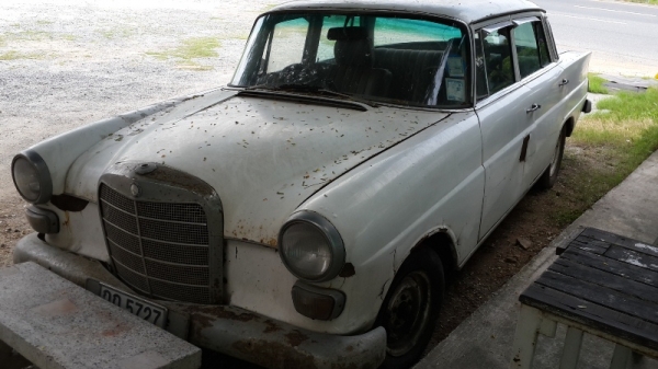 Benz w110 หางปลา ของครบๆ วิ่งไม่ได้