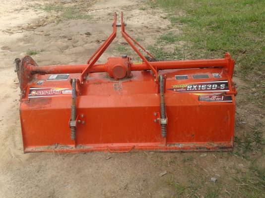 ขายด่วนโรตารี่ หรือจอบหมุน  ตราช้าง สภาพพร้อมใช้งาน  ราคา25000 บาท  สามารถใส่กับรถไถนาคูโบ้ต้า 36 -45 แรง