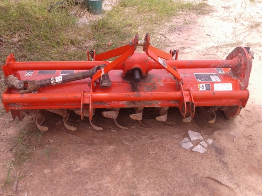 ขายด่วนโรตารี่ หรือจอบหมุน  ตราช้าง สภาพพร้อมใช้งาน  ราคา25000 บาท  สามารถใส่กับรถไถนาคูโบ้ต้า 36 -45 แรง