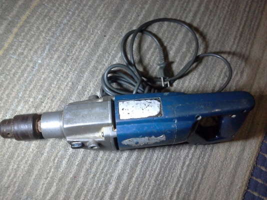 เครื่องมือช่างสว่านมือสองใหญ่พร้อมใช้งาน