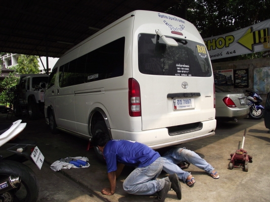 โช๊คอัพ รถตู้ Toyota by Shock Profender โช๊คอัพ รถตู้ Toyota by Shock Profender