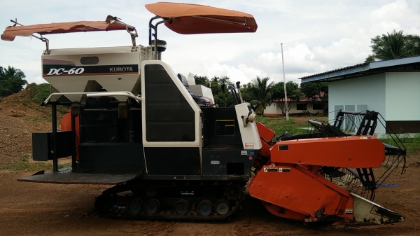 ด่วนครับ!ขายรถเกี่ยวข้าว คูโบต้า Dc60plus ราคา359000บาท เท่านั้น