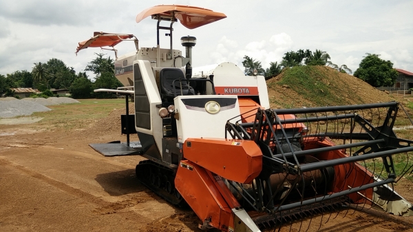 ด่วนครับ!ขายรถเกี่ยวข้าว คูโบต้า Dc60plus ราคา359000บาท เท่านั้น