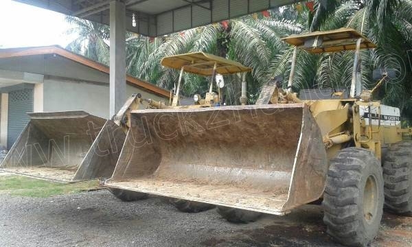 รถตักล้อยาง 510 PAYLOADER มีทั้งหมด 2 คัน คันละ 950,000 บาท รถตักล้อยาง 510 PAYLOADER มีทั้งหมด 2 คัน คันละ 950,000 บาท