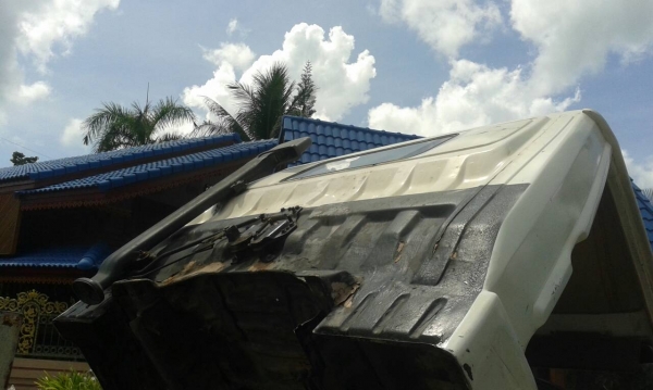 ขายยกชุด 2 คัน รถบรรทุก 6 ล้อ HINO KM777และรถบรรทุก 6 ล้อ HINO FB113