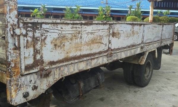 ขายยกชุด 2 คัน รถบรรทุก 6 ล้อ HINO KM777และรถบรรทุก 6 ล้อ HINO FB113