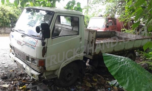 ขายยกชุด 2 คัน รถบรรทุก 6 ล้อ HINO KM777และรถบรรทุก 6 ล้อ HINO FB113