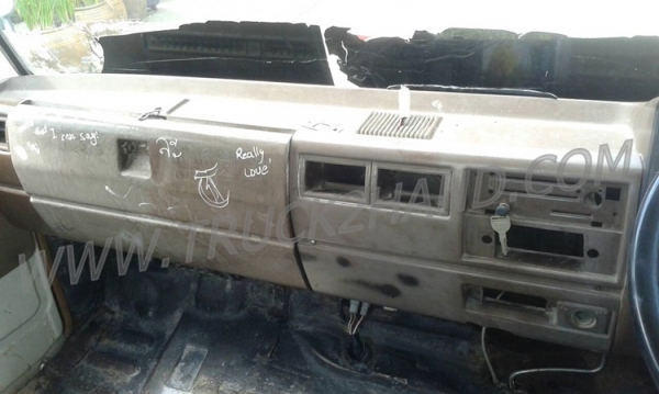 ขายยกชุด 2 คัน รถบรรทุก 6 ล้อ HINO KM777และรถบรรทุก 6 ล้อ HINO FB113