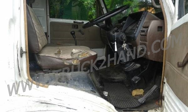 ขายยกชุด 2 คัน รถบรรทุก 6 ล้อ HINO KM777และรถบรรทุก 6 ล้อ HINO FB113