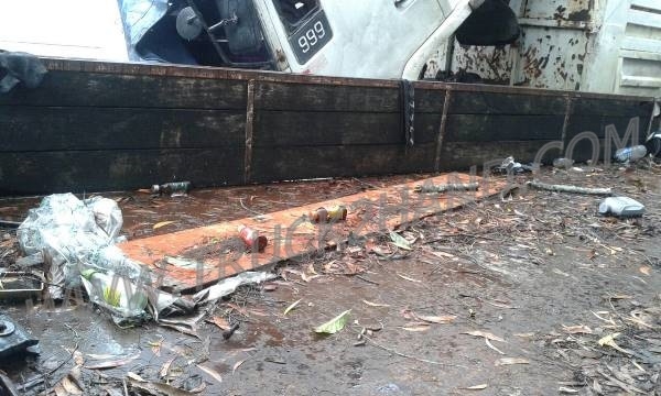 ขายยกชุด 2 คัน รถบรรทุก 6 ล้อ HINO KM777และรถบรรทุก 6 ล้อ HINO FB113