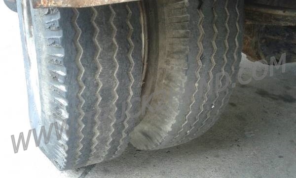 ขายยกชุด 2 คัน รถบรรทุก 6 ล้อ HINO KM777และรถบรรทุก 6 ล้อ HINO FB113