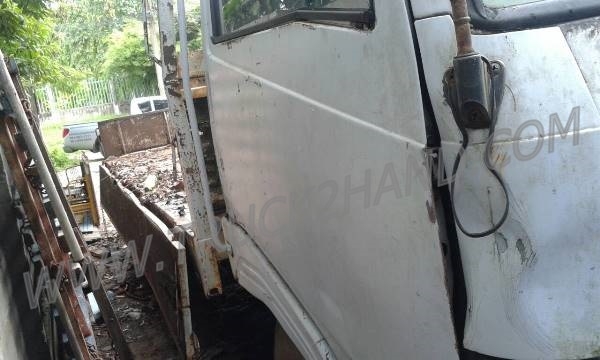 ขายยกชุด 2 คัน รถบรรทุก 6 ล้อ HINO KM777และรถบรรทุก 6 ล้อ HINO FB113