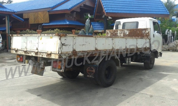 ขายยกชุด 2 คัน รถบรรทุก 6 ล้อ HINO KM777และรถบรรทุก 6 ล้อ HINO FB113