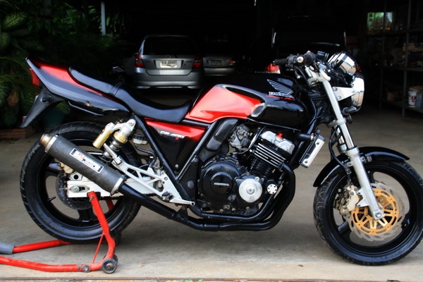 ขาย CB 400 เวอร์ชั่น S คาร์บูไฟฟ้า สีใหม่ เสียสรรพสามิตแล้ว ท่อYoshim 69000
