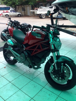 Ducati Monster 795