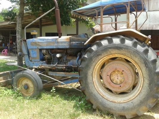 รถไถ FORD 77 เครื่องT6 รถเครื่องดี ใช้งานอยู่ พร้อมใช้งาน ราคาต่อรองได้ 087-2976734