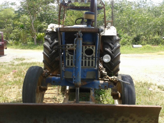 รถไถ FORD 77 เครื่องT6 รถเครื่องดี ใช้งานอยู่ พร้อมใช้งาน ราคาต่อรองได้ 087-2976734