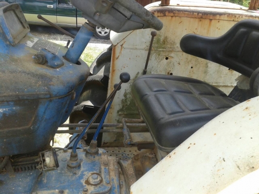 รถไถ FORD 77 เครื่องT6 รถเครื่องดี ใช้งานอยู่ พร้อมใช้งาน ราคาต่อรองได้ 087-2976734