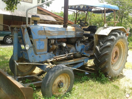 รถไถ FORD 77 เครื่องT6 รถเครื่องดี ใช้งานอยู่ พร้อมใช้งาน ราคาต่อรองได้ 087-2976734