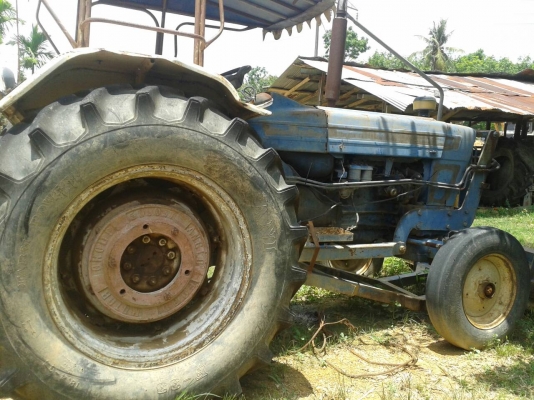 รถไถ FORD 77 เครื่องT6 รถเครื่องดี ใช้งานอยู่ พร้อมใช้งาน ราคาต่อรองได้ 087-2976734