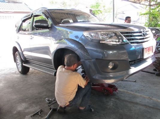 โช๊คอัพรถ Toyota Fortuner by Shock Profender