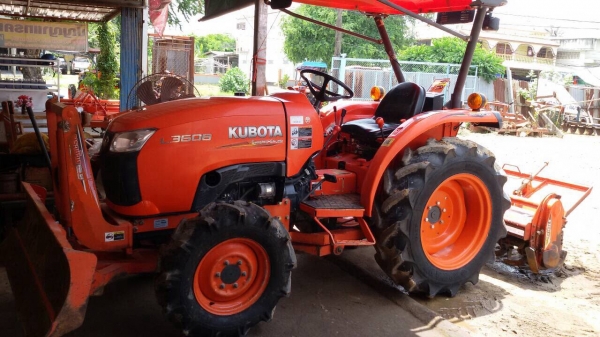ปัญญาแทรคเตอร์มาแล้ว... คูโบต้า L3608 พร้อมใบมีดคานล่างFD163F โรตาลี่ตราช้าง ยางหน้าใหม่ สีเดิมๆ พร้อมส่งทั่วไทยครับ จัดส่ง อ.ไทรงาม จ.กำแพงเพชร
