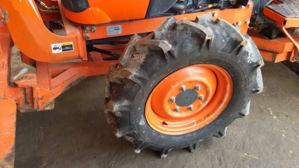 ปัญญาแทรคเตอร์มาแล้ว... คูโบต้า L3608 พร้อมใบมีดคานล่างFD163F โรตาลี่ตราช้าง ยางหน้าใหม่ สีเดิมๆ พร้อมส่งทั่วไทยครับ จัดส่ง อ.ไทรงาม จ.กำแพงเพชร