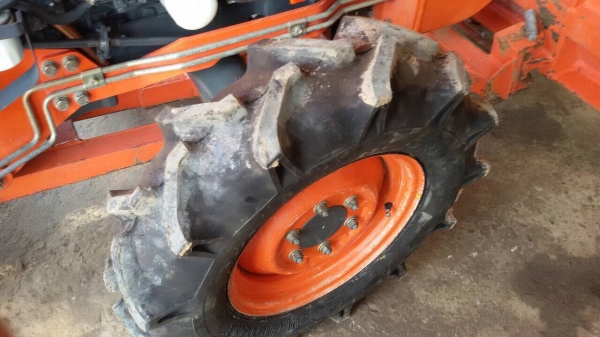 ปัญญาแทรคเตอร์มาแล้ว... คูโบต้า L3608 พร้อมใบมีดคานล่างFD163F โรตาลี่ตราช้าง ยางหน้าใหม่ สีเดิมๆ พร้อมส่งทั่วไทยครับ จัดส่ง อ.ไทรงาม จ.กำแพงเพชร