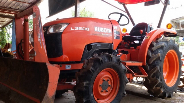 ปัญญาแทรคเตอร์มาแล้ว... คูโบต้า L3608 พร้อมใบมีดคานล่างFD163F โรตาลี่ตราช้าง ยางหน้าใหม่ สีเดิมๆ พร้อมส่งทั่วไทยครับ จัดส่ง อ.ไทรงาม จ.กำแพงเพชร