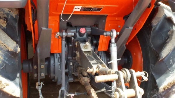 ปัญญาแทรคเตอร์มาแล้ว... คูโบต้า L3608 พร้อมใบมีดคานล่างFD163F โรตาลี่ตราช้าง ยางหน้าใหม่ สีเดิมๆ พร้อมส่งทั่วไทยครับ จัดส่ง อ.ไทรงาม จ.กำแพงเพชร