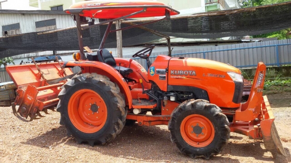 ปัญญาแทรคเตอร์มาแล้ว... คูโบต้า L3608 พร้อมใบมีดคานล่างFD163F โรตาลี่ตราช้าง ยางหน้าใหม่ สีเดิมๆ พร้อมส่งทั่วไทยครับ จัดส่ง อ.ไทรงาม จ.กำแพงเพชร