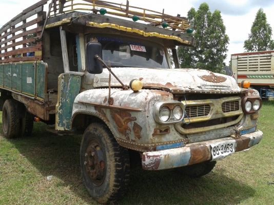 ขาย6ล้อหน้ายาวบรรทุกอ้อยTX120สภาพพร้อมใช้งาน ภาษีทะเบียนเต็ม กระบะคอกไม้