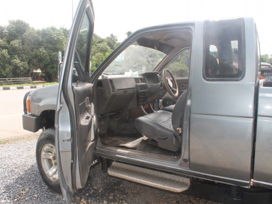 นิสสัน บิ้กเอ็มแค็ปยกสูงลงเล่มแล้วชุดโอนครบภาษีเต็มถึงปี58