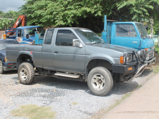 นิสสัน บิ้กเอ็มแค็ปยกสูงลงเล่มแล้วชุดโอนครบภาษีเต็มถึงปี58