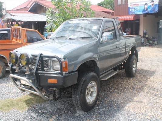 นิสสัน บิ้กเอ็มแค็ปยกสูงลงเล่มแล้วชุดโอนครบภาษีเต็มถึงปี58