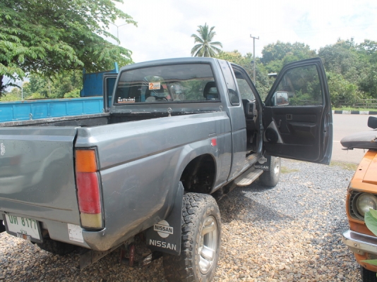 นิสสัน บิ้กเอ็มแค็ปยกสูงลงเล่มแล้วชุดโอนครบภาษีเต็มถึงปี58