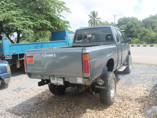 นิสสัน บิ้กเอ็มแค็ปยกสูงลงเล่มแล้วชุดโอนครบภาษีเต็มถึงปี58