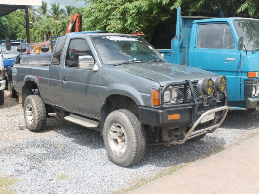 นิสสัน บิ้กเอ็มแค็ปยกสูงลงเล่มแล้วชุดโอนครบภาษีเต็มถึงปี58