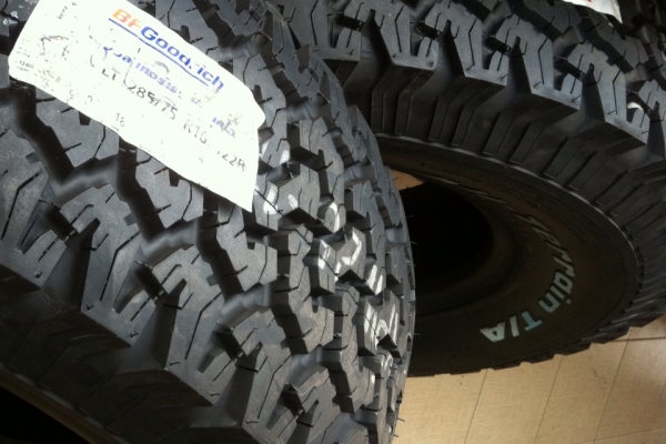 ขายยางใหม่ BF Goodrich All-terrain 285 75 r16 เส้นละ 7900 บาท
